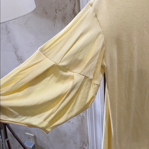 Light yellow blouse - Picture 3 of 3